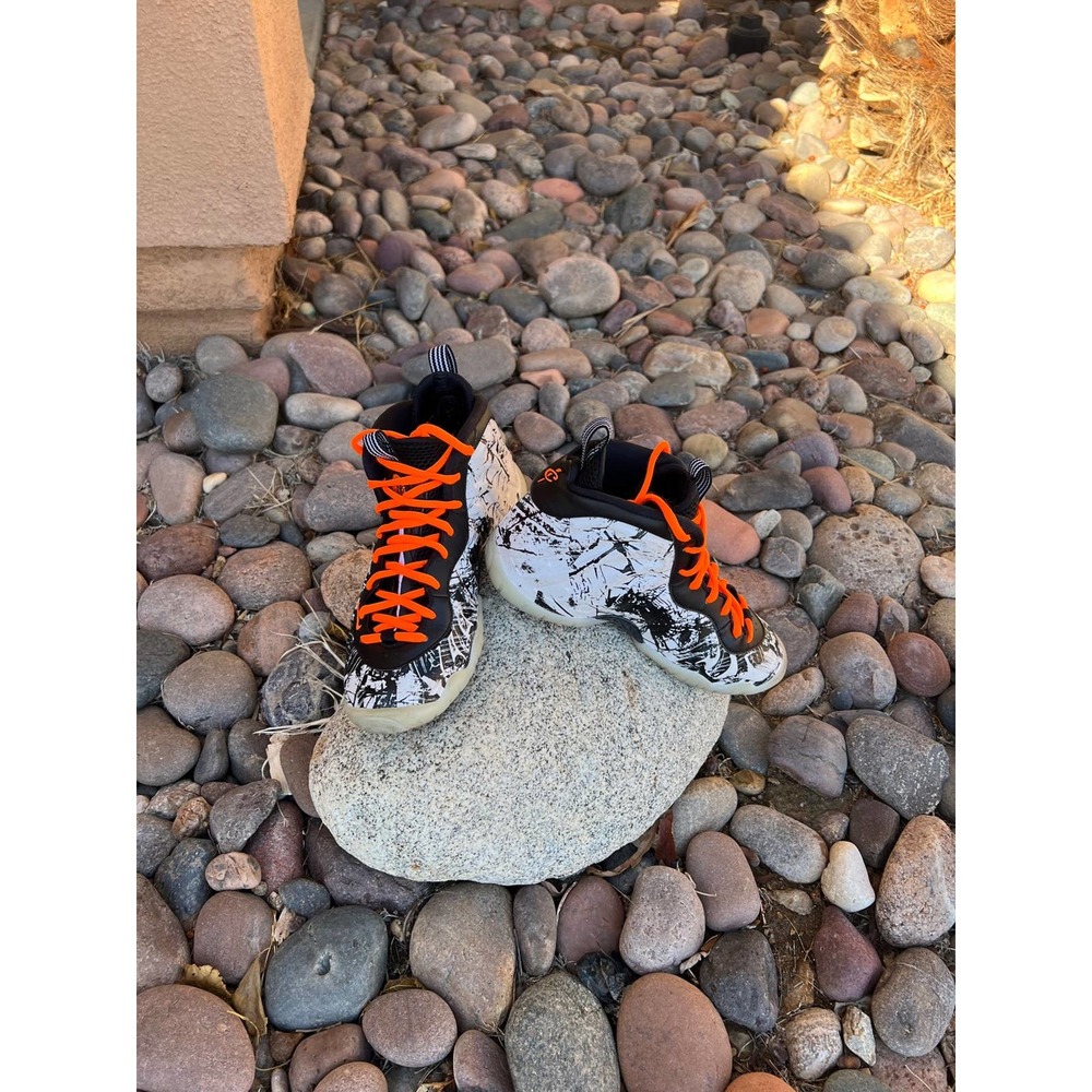 "Iconic Style Shattered Backboard. Foamposite One Black White: Youth Size 5.5"